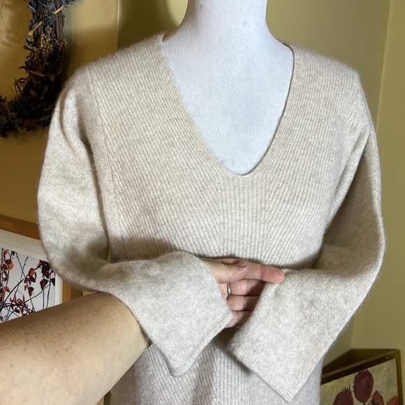 PURE CASHMERE Size 12 Cashmere V-Neck Ribbed Design Sweater Oatmeal Timeless - Picture 2 of 14